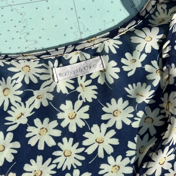 Rachael & Chloe Sheer Daisy Cover Up / Kimono - Picture 3 of 3